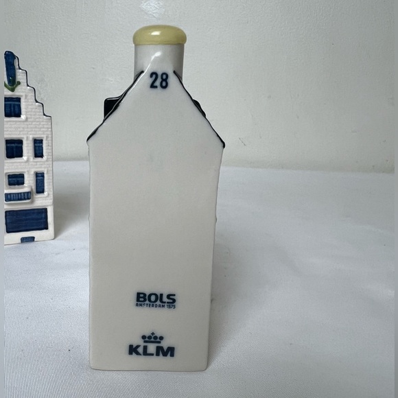 KLM # 28 - Picture 2 of 4